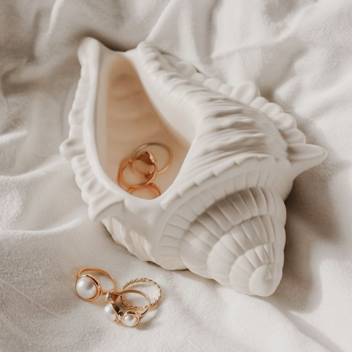 Gypsum jewelry shell
